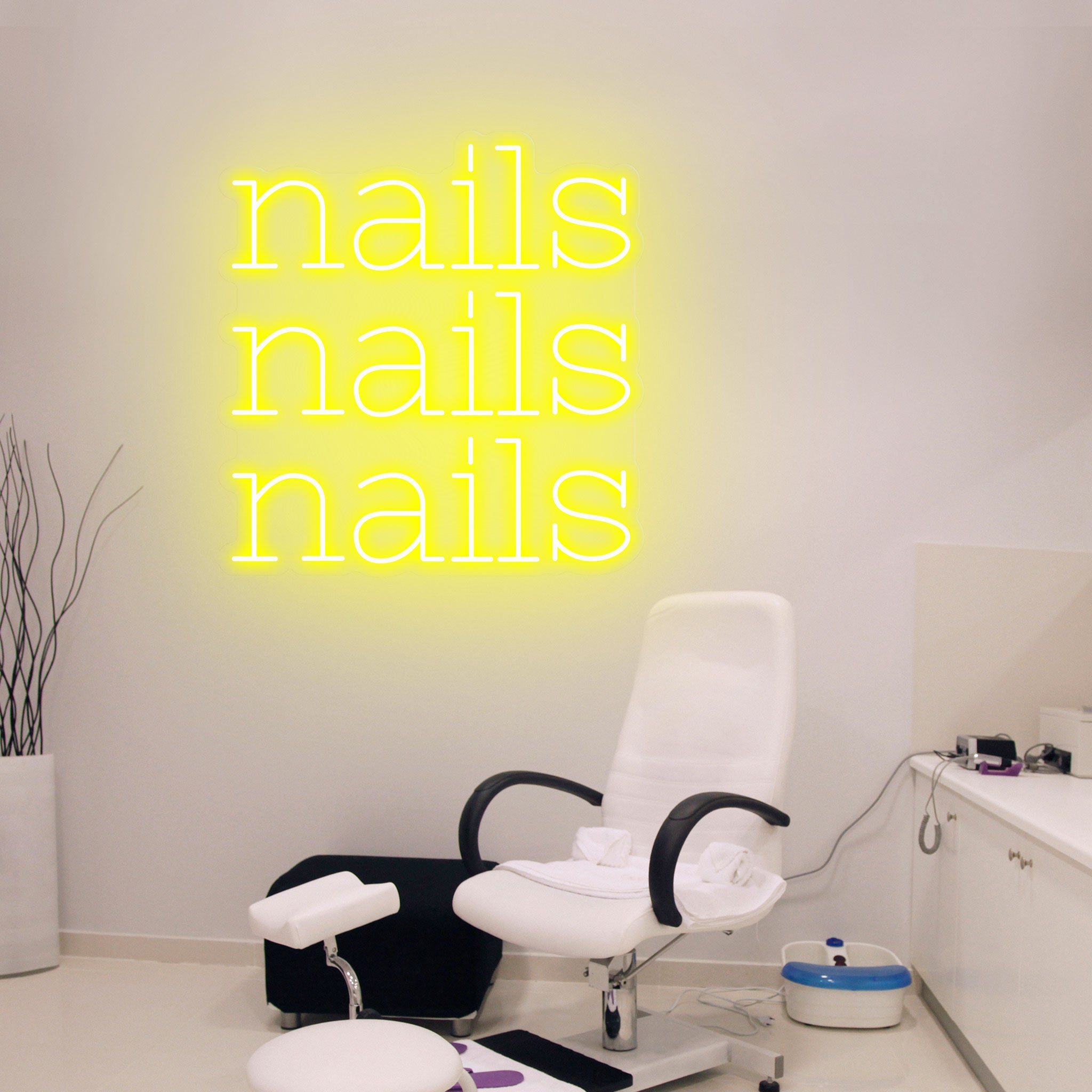 Nails Salon - Neon Sign - Salon / Beauty Clinic